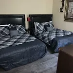 Edgewater Beautiful 2 Bedroom 2 Bath!